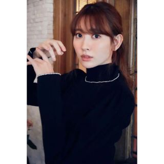 スナイデル(SNIDEL)のHer lip to  【Embellished Turtleneck Top】(ニット/セーター)