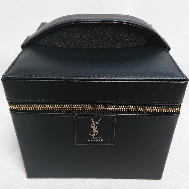 Yves Saint Laurent Beaute(イヴサンローランボーテ)の✳sunny shop様専用✳YSLノベルティバニティーケース+ミニ手帳 コスメ/美容のコスメ/美容 その他(その他)の商品写真