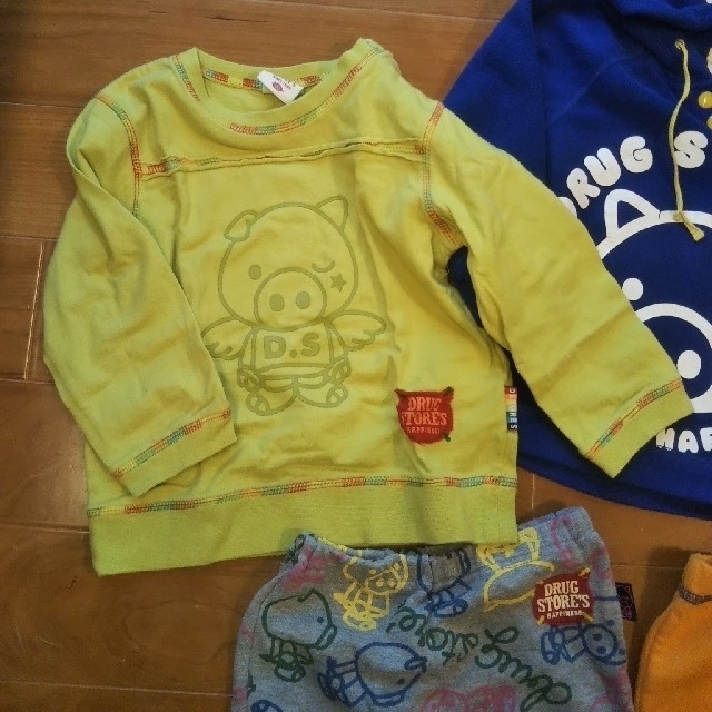 drug store's(ドラッグストアーズ)のdrug store 's 90冬服セット(フリースパーカー&長袖2&ズボン2) キッズ/ベビー/マタニティのキッズ服男の子用(90cm~)(ジャケット/上着)の商品写真