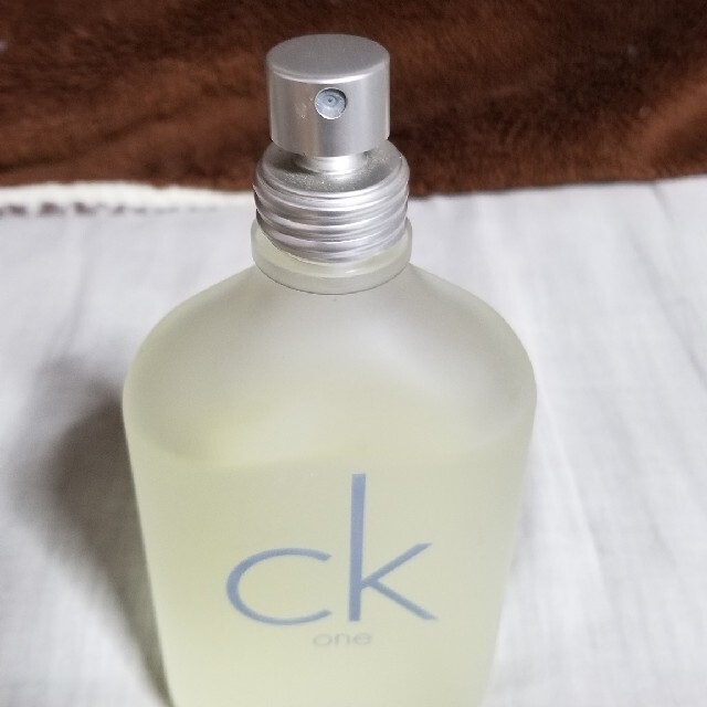 ck Calvin Klein(シーケーカルバンクライン)のCalvin Klein 香水　ck one 200ml  　中古 コスメ/美容の香水(ユニセックス)の商品写真
