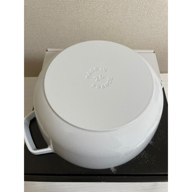 大特価得価 STAUB ホワイト STAUBの通販 by IsYshop|ストウブなら 送料無料 ストウブ スノークリスタルココット ホワイト 24cm 食器
