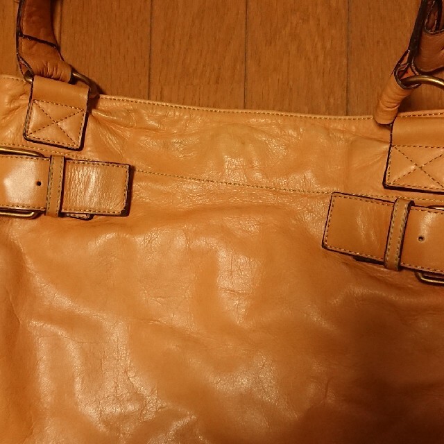Vivienne Westwood(ヴィヴィアンウエストウッド)のアコード ショルダーバッグ オーブ キャメル ヴィヴィアン レディースのバッグ(ショルダーバッグ)の商品写真