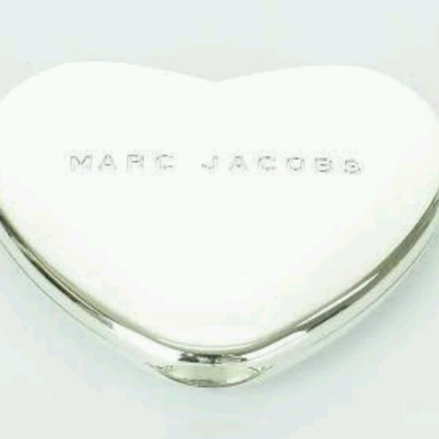 MARC JACOBS(マークジェイコブス)のMARC JACOBS♡ハートコンパクト/ミラー レディースのファッション小物(その他)の商品写真