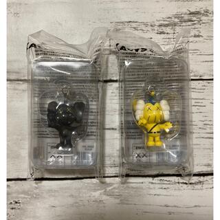 メディコムトイ(MEDICOM TOY)のKAWS COMPANION KEYHOLDER  YELLOW/BLACK(キーホルダー)