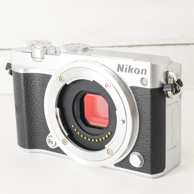 初心者オススメ一眼カメラ❤️シャッター回数わずか684枚❤️Wi-Fi搭載❤️Nikon 1 J5