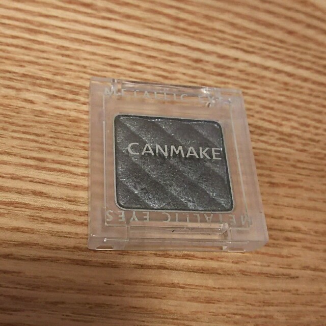 CANMAKE(キャンメイク)のキャンメイク メタリックアイズ アイシャドウ コスメ/美容のベースメイク/化粧品(アイシャドウ)の商品写真