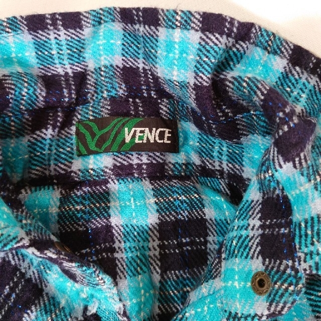 VENCE(ヴァンス)のお値下げしました‼️★ VENCE ★ 美 品 ★ チェックシャツ 💕 レディースのトップス(シャツ/ブラウス(長袖/七分))の商品写真