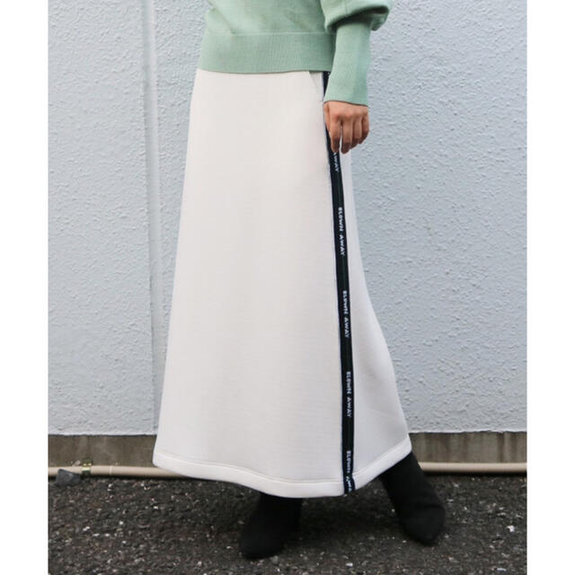 AULA AILA(アウラアイラ)のAULA AILAアウラアイラ☆白ロングスカート レディースのスカート(ロングスカート)の商品写真