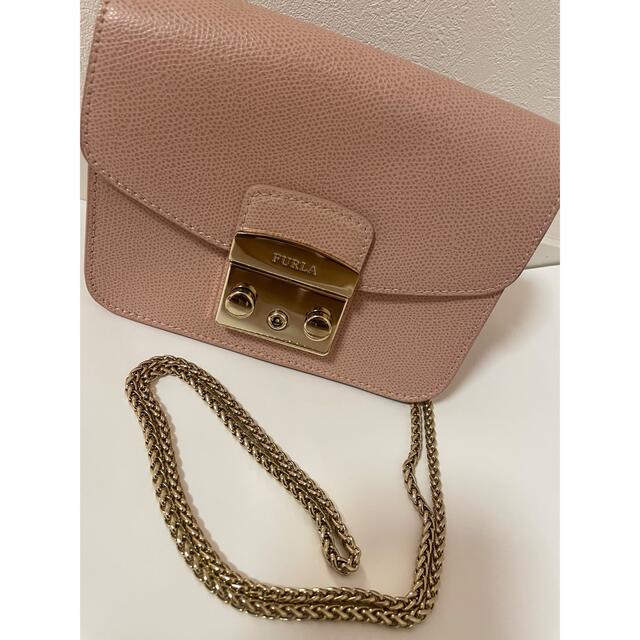 Furla(フルラ)のフルラ　メタルポリス ミニ　ベージュピンク レディースのバッグ(ショルダーバッグ)の商品写真