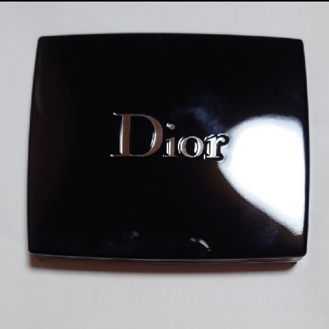 Christian Dior(クリスチャンディオール)の【マロン様専用】ヌードルミナイザーパウダー＆サンククルールクチュール コスメ/美容のベースメイク/化粧品(チーク)の商品写真