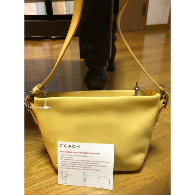 COACH(コーチ)のコーチcoach  レザー革皮可愛いクリームイエローのミニバック　ベルト調節可能 レディースのバッグ(ショルダーバッグ)の商品写真