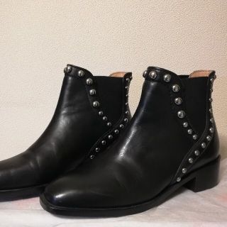 ザラ(ZARA)のZARA スタッズショートブーツ　ブラック　23.5センチ(ブーツ)