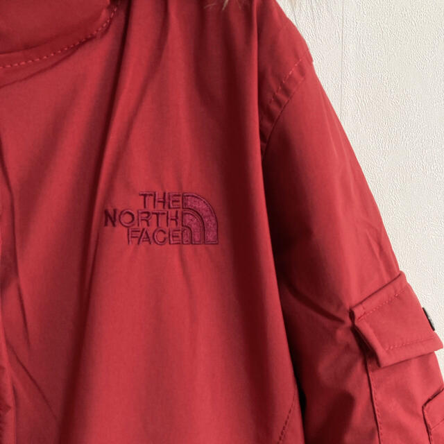THE NORTH FACE(ザノースフェイス)の最終値下げ 未使用 ノースフェイス フードダウン ボンバージャケット レッド M レディースのジャケット/アウター(ダウンジャケット)の商品写真