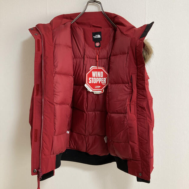 THE NORTH FACE(ザノースフェイス)の最終値下げ 未使用 ノースフェイス フードダウン ボンバージャケット レッド M レディースのジャケット/アウター(ダウンジャケット)の商品写真