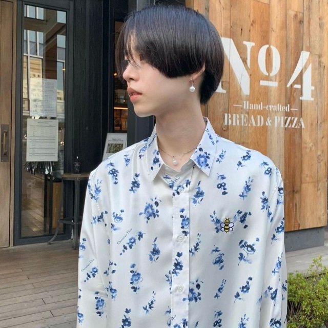 DIOR HOMME(ディオールオム)のDIOR 19SS KAWS BEE FLORAL SILK SHIRT  メンズのトップス(シャツ)の商品写真