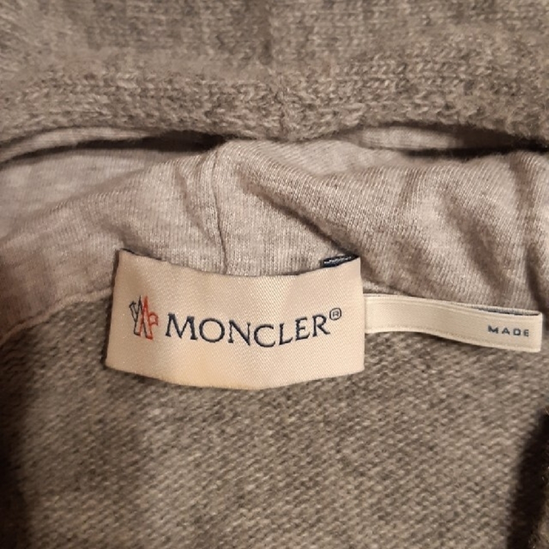 MONCLER(モンクレール)のMONCLERニットパーカー キッズ/ベビー/マタニティのベビー服(~85cm)(ニット/セーター)の商品写真