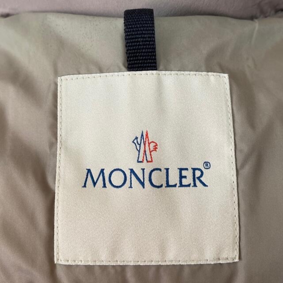 MONCLER(モンクレール)の【ほつれあり】モンクレールダウンコート レディースのジャケット/アウター(ダウンコート)の商品写真