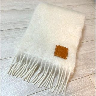 ロエベ(LOEWE)の［タグ付新品］LOEWE モヘアマフラー ホワイト(マフラー/ショール)