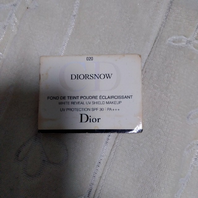 Dior(ディオール)のDior Snow  スノーホワイトニング　UV コンパクト　020 コスメ/美容のスキンケア/基礎化粧品(化粧水/ローション)の商品写真