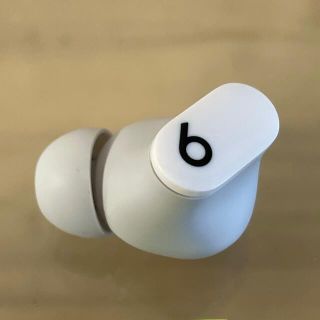 ビーツバイドクタードレ(Beats by Dr Dre)の美品★Beats Studio Buds ホワイト 左耳のみ／W4(ヘッドフォン/イヤフォン)