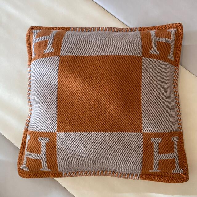 エルメス　HERMES アヴァロン クッション ベージュ×オレンジ