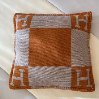 エルメス(Hermes)のエルメス　HERMES アヴァロン クッション ベージュ×オレンジ(クッション)