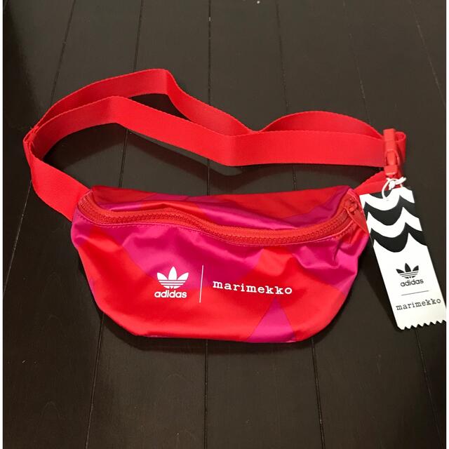 marimekko(マリメッコ)のマリメッコ　ウエストポーチ レディースのバッグ(ボディバッグ/ウエストポーチ)の商品写真