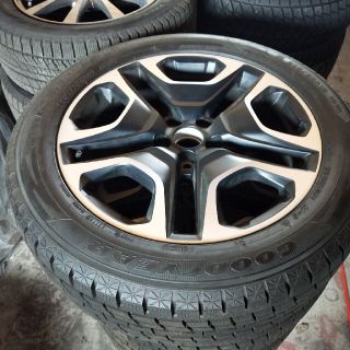 グッドイヤー(Goodyear)のRAV4　スタッドレス　タイヤ　235/55R19　アドベンチャー　新車外し(タイヤ・ホイールセット)