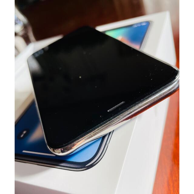 iPhone(アイフォーン)のiPhone x 64GB シルバー スマホ/家電/カメラのスマートフォン/携帯電話(スマートフォン本体)の商品写真