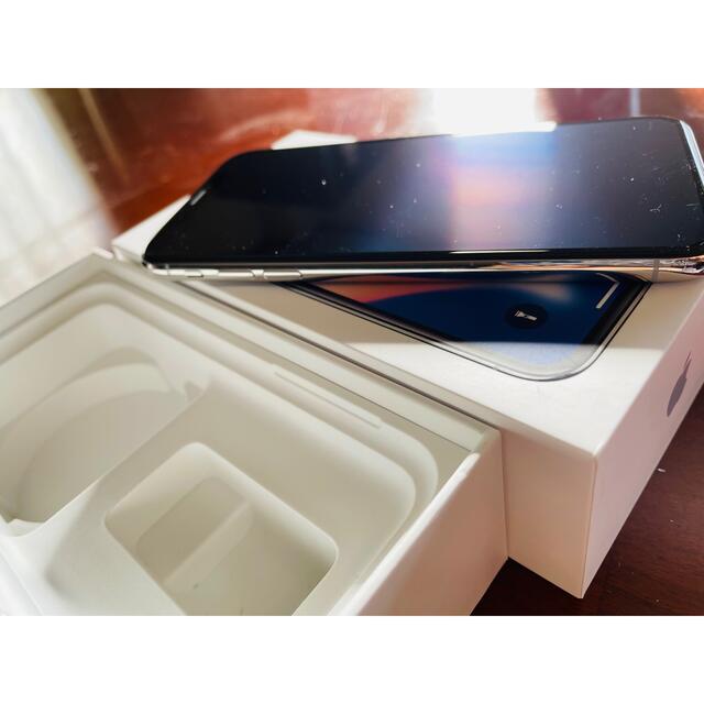 iPhone(アイフォーン)のiPhone x 64GB シルバー スマホ/家電/カメラのスマートフォン/携帯電話(スマートフォン本体)の商品写真