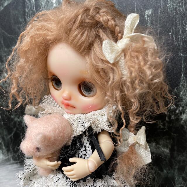 blythe _w-238ベージュ三つ編み✨チベットラムフルスキンウィッグ