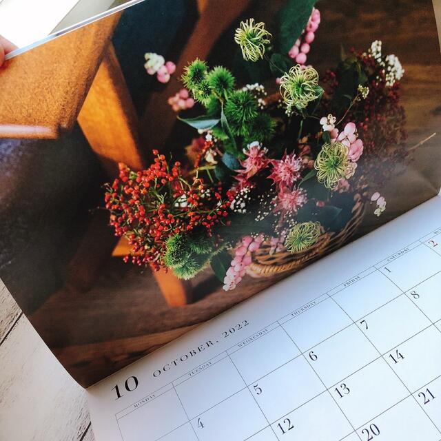 宝島社(タカラジマシャ)のFlower calendar2022 岡本典子 付録 フラワーカレンダー インテリア/住まい/日用品の文房具(カレンダー/スケジュール)の商品写真