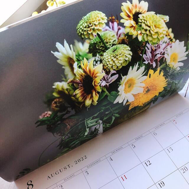 宝島社(タカラジマシャ)のFlower calendar2022 岡本典子 付録 フラワーカレンダー インテリア/住まい/日用品の文房具(カレンダー/スケジュール)の商品写真