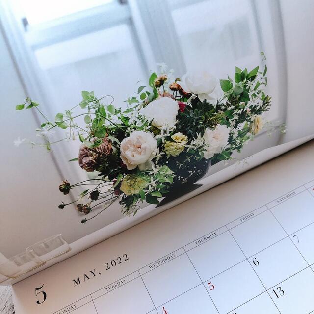 宝島社(タカラジマシャ)のFlower calendar2022 岡本典子 付録 フラワーカレンダー インテリア/住まい/日用品の文房具(カレンダー/スケジュール)の商品写真