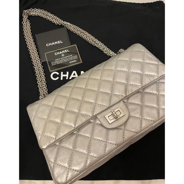 CHANEL(シャネル)の29日まで限定値下げ　CHANEL2.55 ダブルフラップ　マトラッセ　シルバー レディースのバッグ(ショルダーバッグ)の商品写真