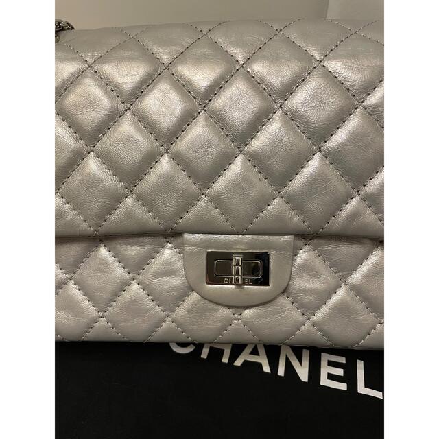 CHANEL(シャネル)の29日まで限定値下げ　CHANEL2.55 ダブルフラップ　マトラッセ　シルバー レディースのバッグ(ショルダーバッグ)の商品写真