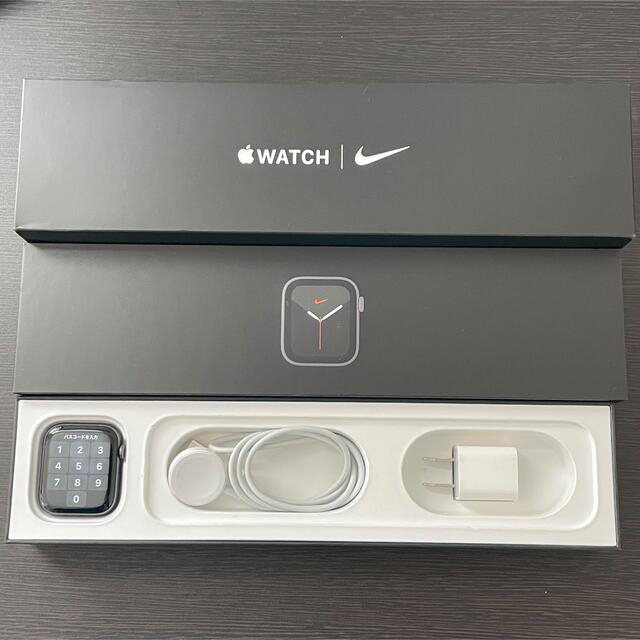 Apple Watch(アップルウォッチ)のApple Watch  series5 NIKE セルラー 44mm ブラック メンズの時計(腕時計(デジタル))の商品写真