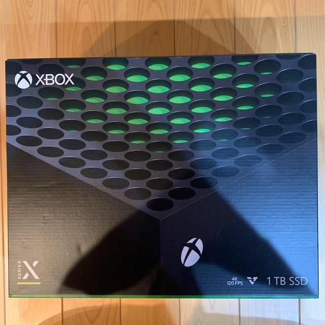 Xbox(エックスボックス)の【新品未開封】XBOX Series X 本体　x box series x エンタメ/ホビーのゲームソフト/ゲーム機本体(家庭用ゲーム機本体)の商品写真