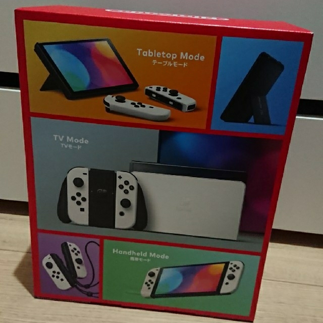 Nintendo Switch(ニンテンドースイッチ)の任天堂 Switch 有機ELモデル ホワイト 新品未開封 エンタメ/ホビーのゲームソフト/ゲーム機本体(携帯用ゲーム機本体)の商品写真