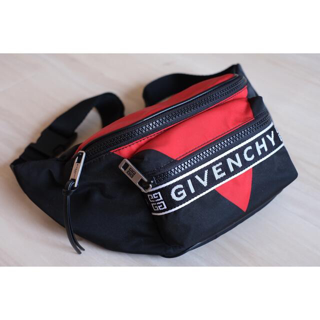 【極美品】GIVENCHY  ボディバッグ