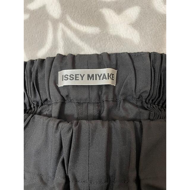 ISSEY MIYAKE(イッセイミヤケ)の「試着のみ」イッセイミヤケ　かっこいい　サルエルパンツ メンズのパンツ(サルエルパンツ)の商品写真