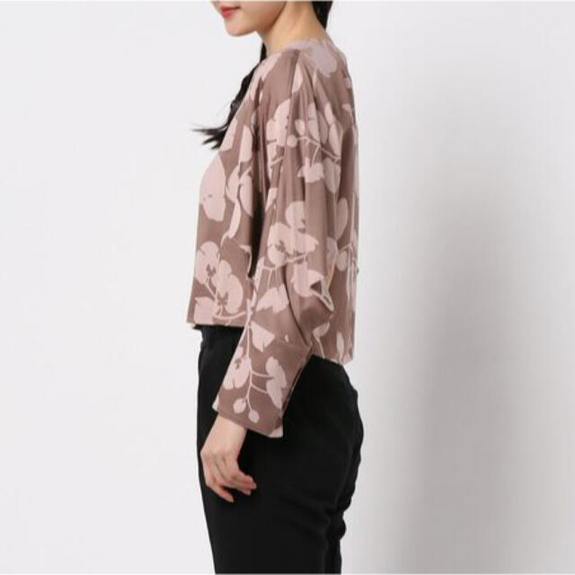 新品✨タグ付き♪定価101,200円ハナエモリ 光沢の上品なブラウス 大