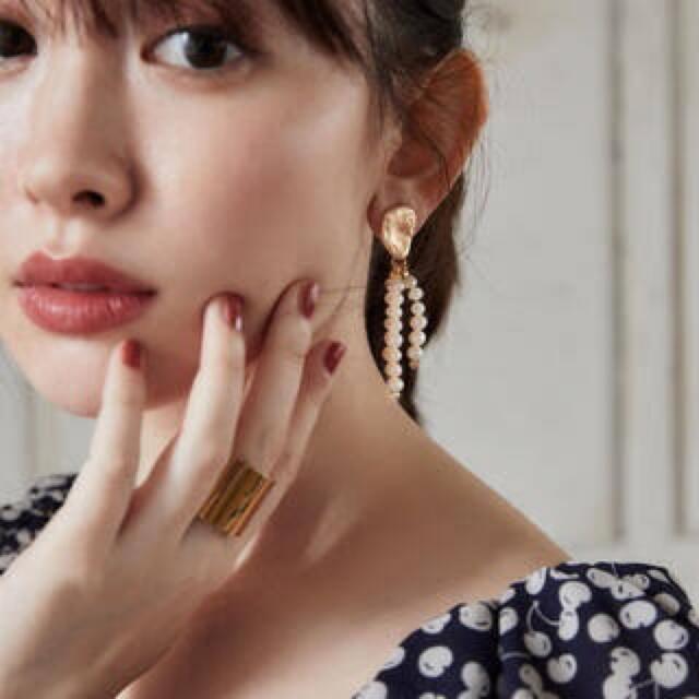 SNIDEL(スナイデル)の専用出品。Herlipto Asymmetric Pearl Earrings  レディースのアクセサリー(イヤリング)の商品写真