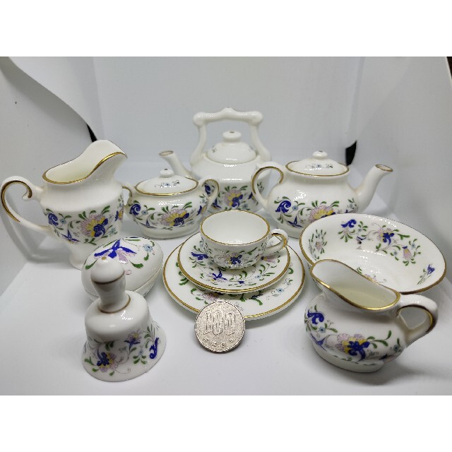 WEDGWOOD(ウェッジウッド)のミニチュア コールポート coalport ウェッジウッド アンティーク エンタメ/ホビーの美術品/アンティーク(陶芸)の商品写真