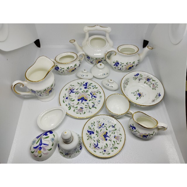 WEDGWOOD(ウェッジウッド)のミニチュア コールポート coalport ウェッジウッド アンティーク エンタメ/ホビーの美術品/アンティーク(陶芸)の商品写真