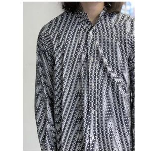 コモリ(COMOLI)の21aw heugn print rob バンドカラーシャツ(シャツ)