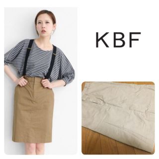 ケービーエフ(KBF)のKBF サスペンダー付タイトスカート(ひざ丈スカート)