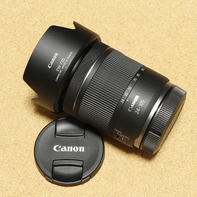 Canon(キヤノン)の【別売りのフード付き】Canon RF24-105mm IS STM スマホ/家電/カメラのカメラ(レンズ(ズーム))の商品写真