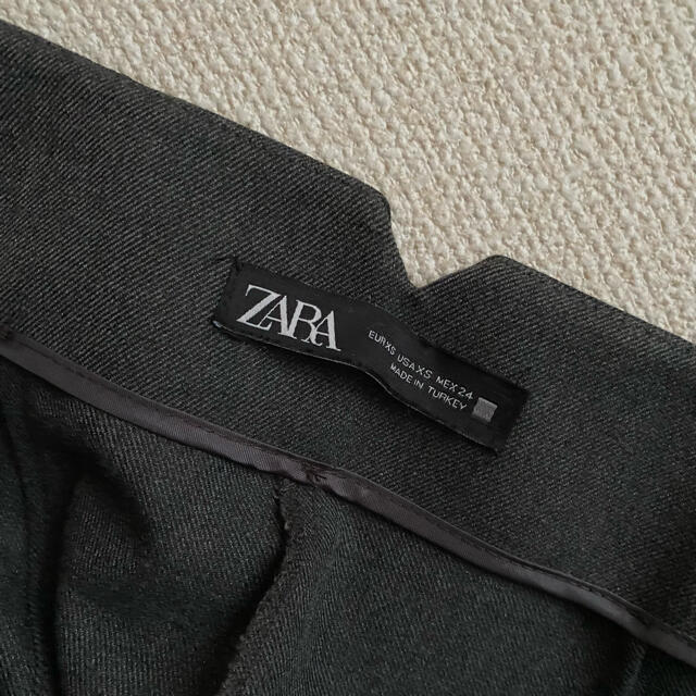 【ZARA】ハイウエストテーパードパンツ 2