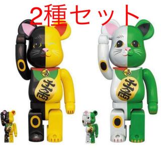 メディコムトイ(MEDICOM TOY)のBE@RBRICK 招き猫 黒×黄 白×緑 100％ & 400％ セット(その他)